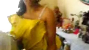 மனிதன் தனது அம்மா உடலுறவு கொள்கிறாள் காதலியுடன் உடலுறவு கொள்கிறான்