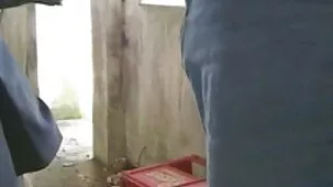 அவர் ஒரு இறுக்கமான புண்டையில் ஒரு பெரிய ஆண்குறியுடன் ஒரு கோல் அடித்தார், அந்த பெண் முத்தத்தை முடித்தார். மோசடி அம்மா ஆபாச
