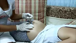 உற்சாகமாக sexi அம்மா சுழன்ற உடல் முத்தமிட்டு முடித்தது