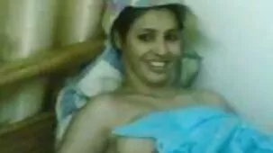 பிராண்டி லவ் உடலுறவுக்குப் பிறகு ஒரு பையனின் வாயில் நிறைய சூடான அம்மா ஆபாச படகோட்டி பெறுகிறது.