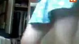 ஸ்ட்ராபனுடன் மாற்றாந்தாய் செக்ஸ் வீடியோக்கள் கூடிய பெண் தனது காதலியை கழுதையில் பிடிக்கிறாள், பையன் அவளை புண்டையில் முத்தமிட்டான்