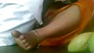 சமையலறையில் கணவருடன் இந்திய அம்மா xxxx மனைவி ஆபாச