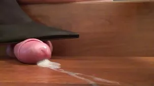 மேஜையில் தனியா அழகி தன்னை fingering பெறுகிறது xxx அம்மா இந்தி